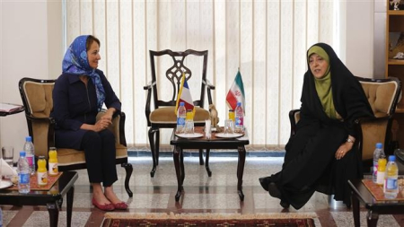 Ségolène_Royal_Masoumeh_Ebtekar_Iran