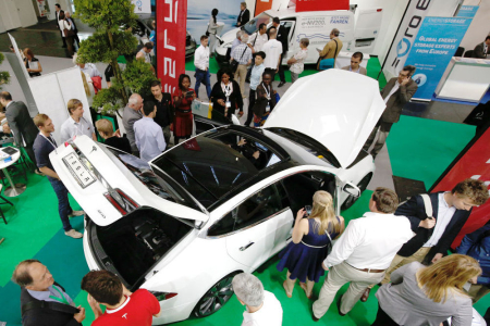 Tesla_(Stand)