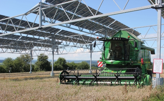 AgrivoltaÎque_Moissoneuse_560
