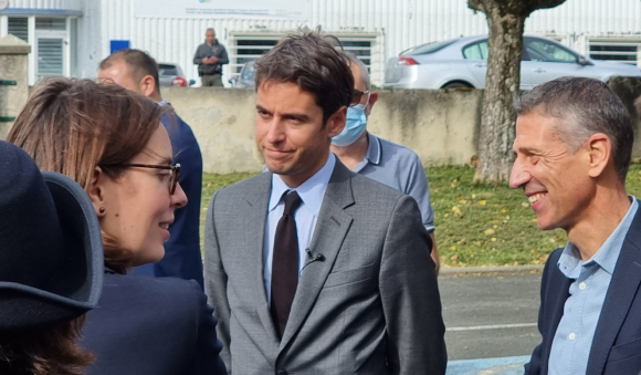 Montchalin_Attal_Bouteille_1300