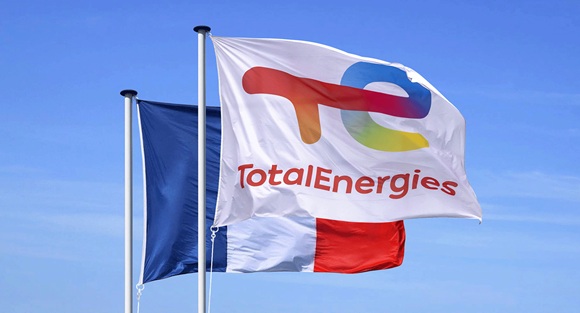 TotalEnergies drapeaux
