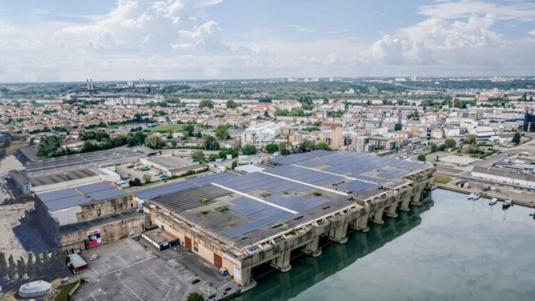 Nexhos se mue Père Noël vert de la base sous-marine de Bordeaux à quelques mois des Municipales